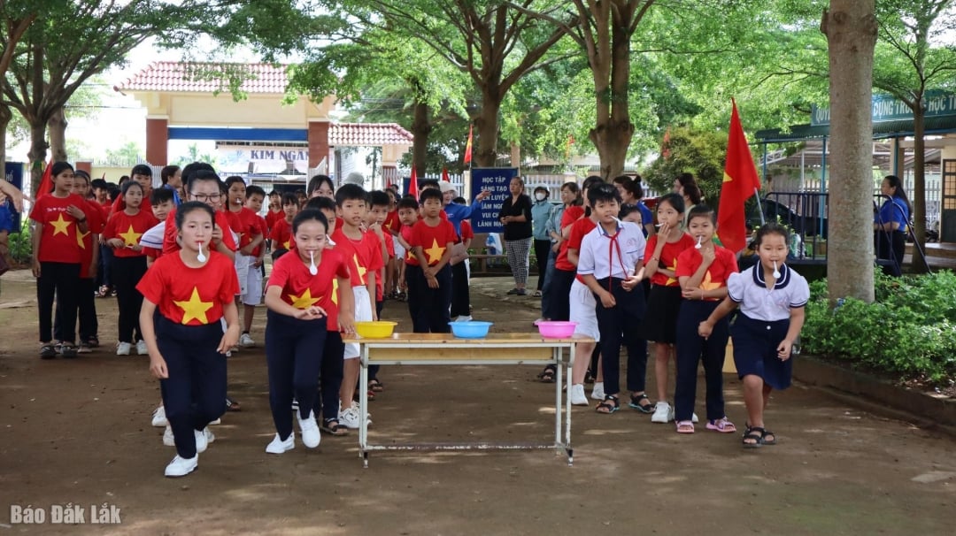 Thiếu nhi tham gia trò chơi 