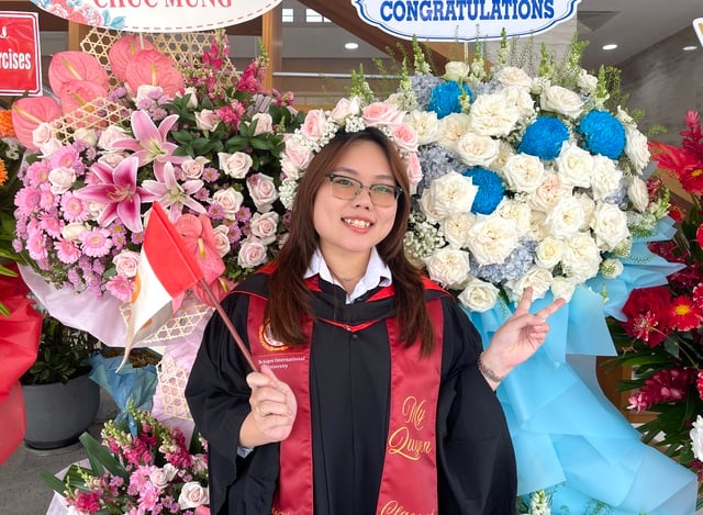 Nữ thủ khoa được nhận học bổng thạc sĩ và sinh hoạt phí 15 triệu đồng/tháng - Ảnh 1.