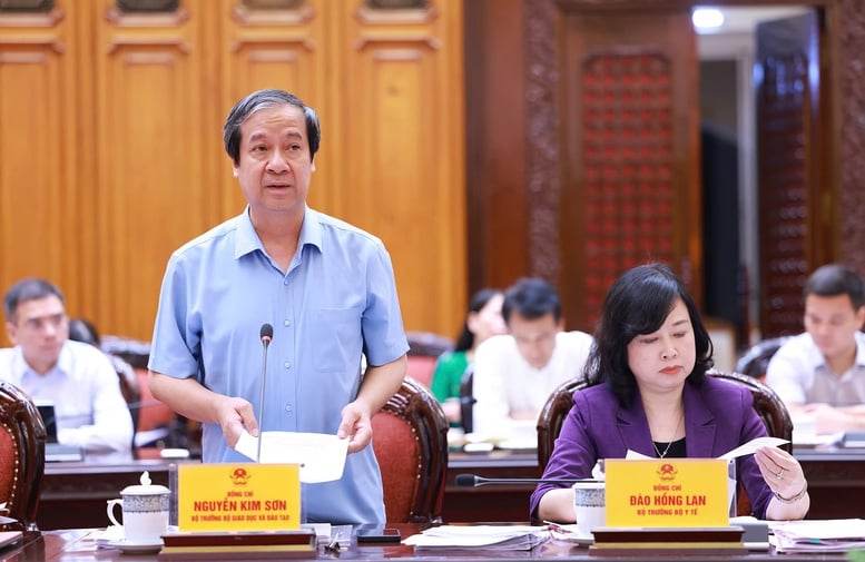 Thủ tướng: Tìm những điểm đột phá để xây dựng 2 nghị quyết của Bộ Chính trị về giáo dục - đào tạo và chăm sóc sức khỏe nhân dân- Ảnh 5.