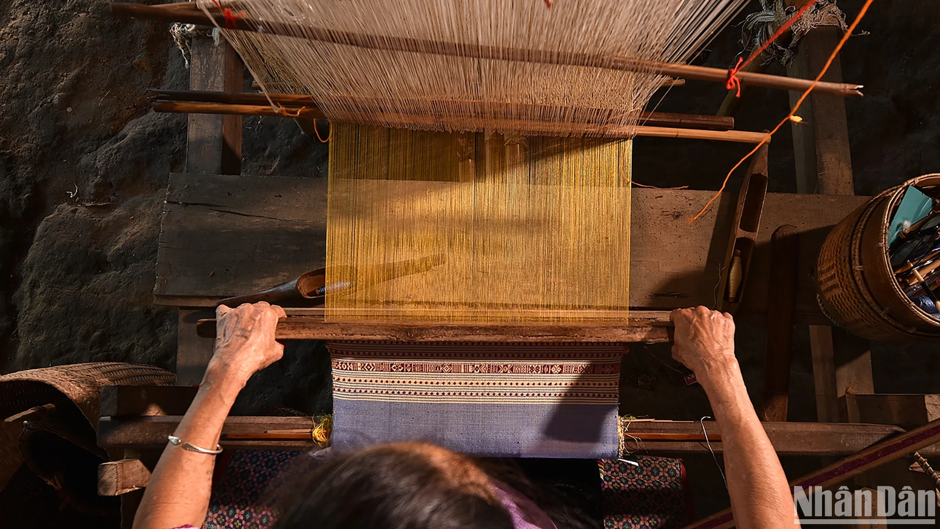 Thổ cẩm Hoa Tiến - Dấu ấn văn hóa từ bàn tay người phụ nữ Thái ảnh 2