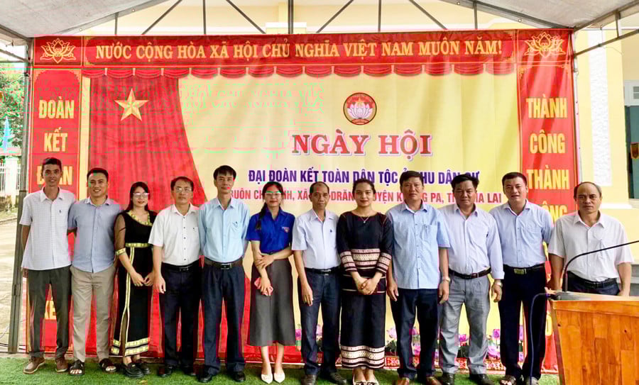 ban-nhan-dan-thon-mat-tran-cac-doan-the-va-nguoi-dan-buon-chu-krih-trong-ngay-hoi-dai-doan-ket-cac-dan-toc.jpg