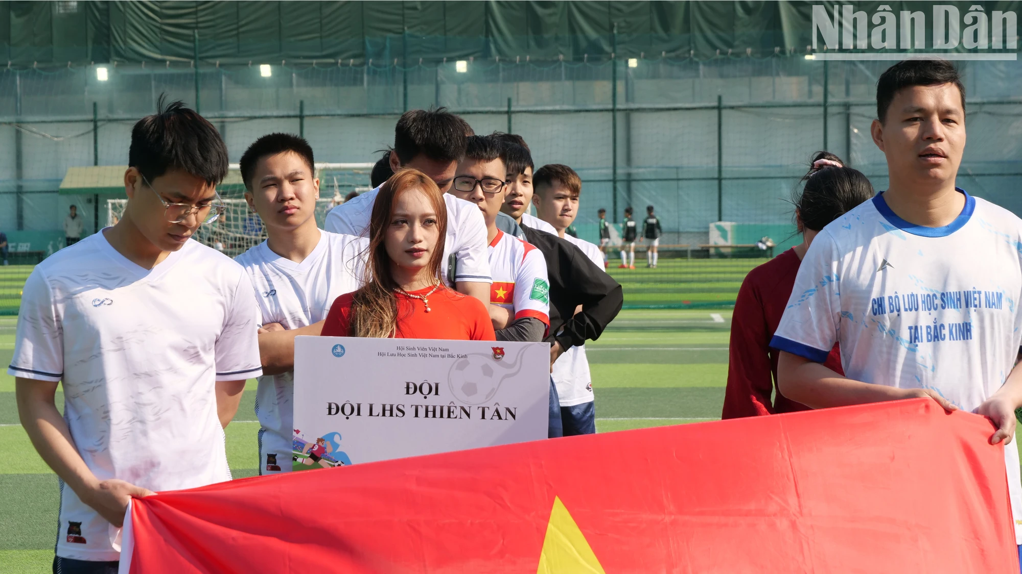 [Foto] Emocionante Torneo de Fútbol Cuatro Estrellas de Vietnam en Beijing, China, en 2025 foto 6