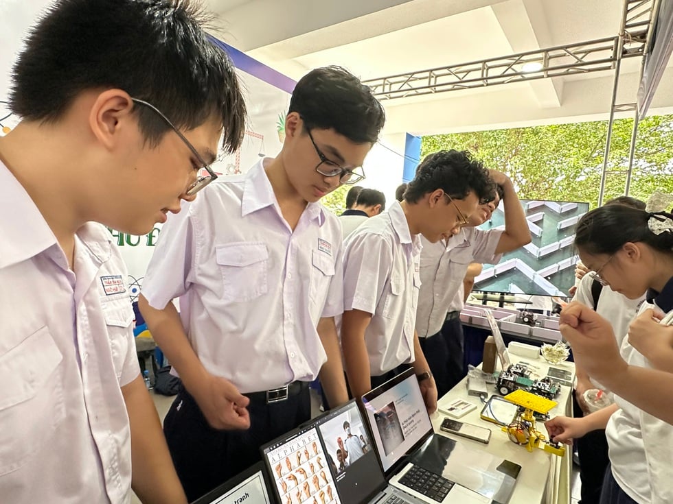 Bí quyết ôn thi tốt nghiệp THPT đạt điểm cao: ASEAN, những chặng đường lịch sử- Ảnh 1.