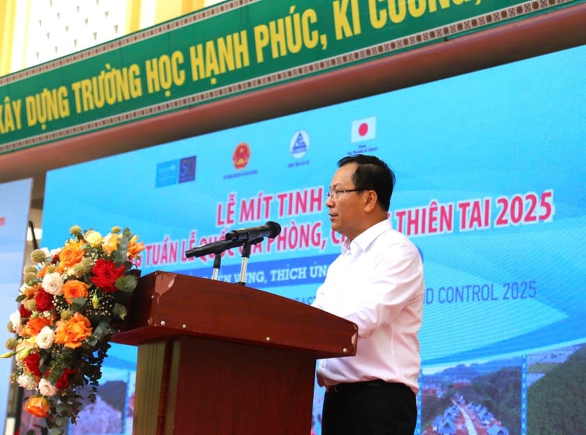Phó Chủ tịch thường trực UBND tỉnh Lào Cai Hoàng Quốc Khánh phát biểu tại buổi lễ