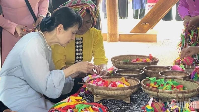 Từ nghệ thuật dân gian đến đối ngoại văn hóa ảnh 2