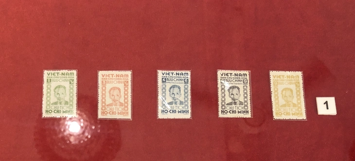 Lần đầu công bố nhiều hình ảnh quý về Chủ tịch Hồ Chí Minh trên tem và bưu ảnh - Ảnh 9.