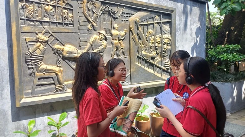 ស្រឡាញ់អក្សរសិល្ប៍កាន់តែច្រើនពីបទពិសោធន៍ប្រវត្តិសាស្ត្ររូបថត ៦