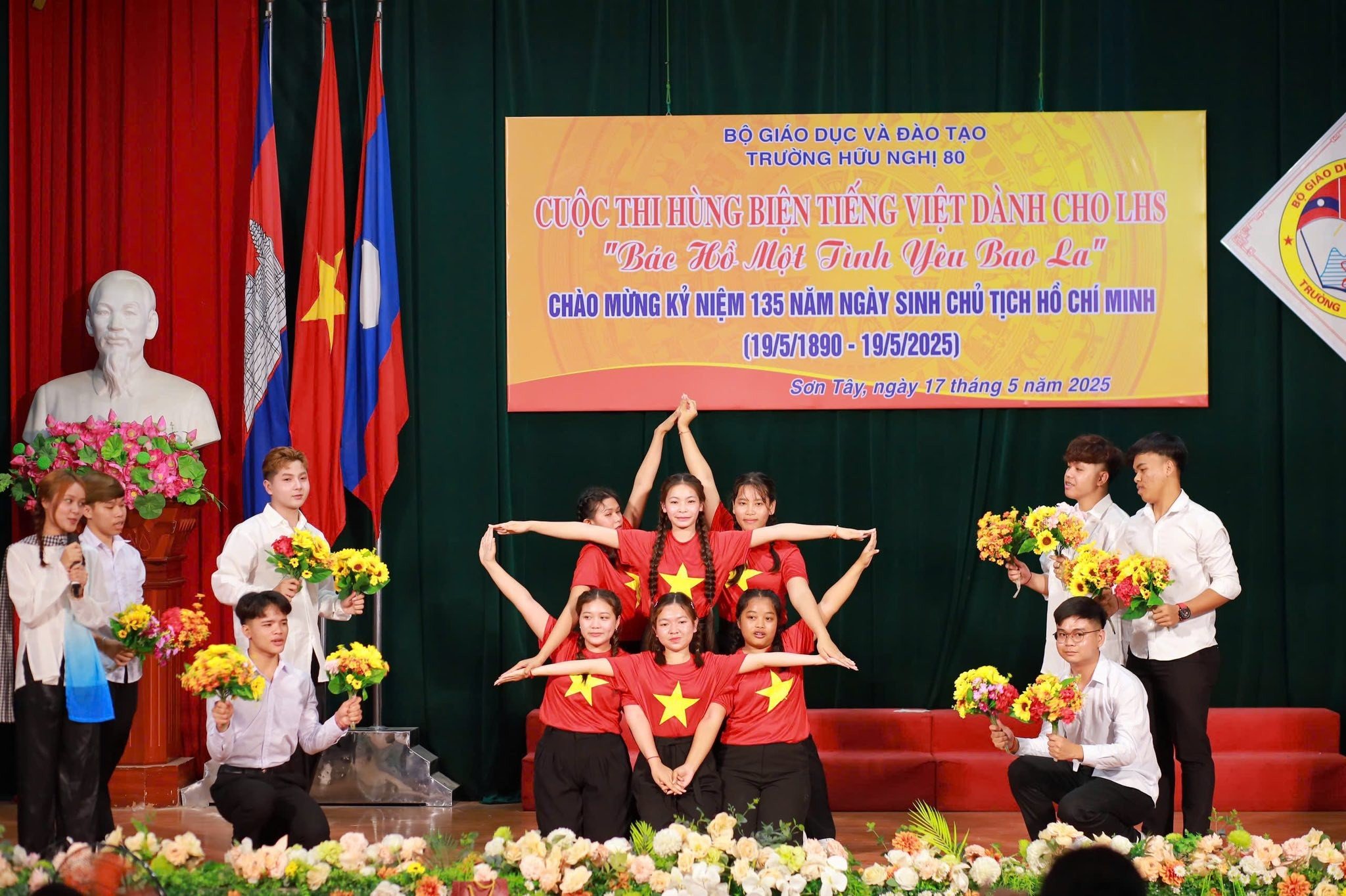 Một tiết mục biểu diễn của các lưu học sinh Trường Hữu nghị 80 tại cuộc thi. (Ảnh: Trường Hữu nghị 80)