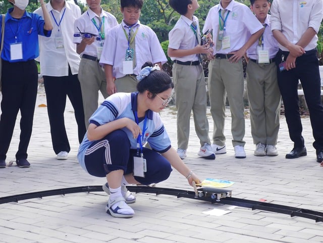 Học sinh TP HCM khám phá vũ trụ, trải nghiệm làm sinh viên- Ảnh 8.
