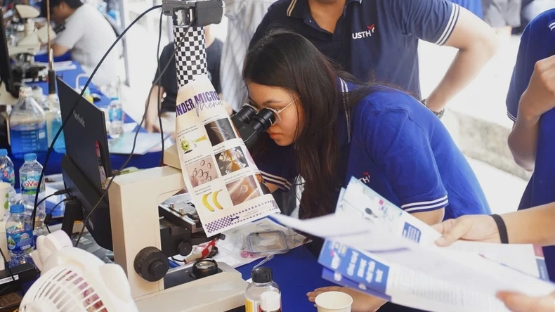 Gần 5.000 học sinh, phụ huynh tham dự Ngày hội tuyển sinh khối ngành khoa học và công nghệ ảnh 4