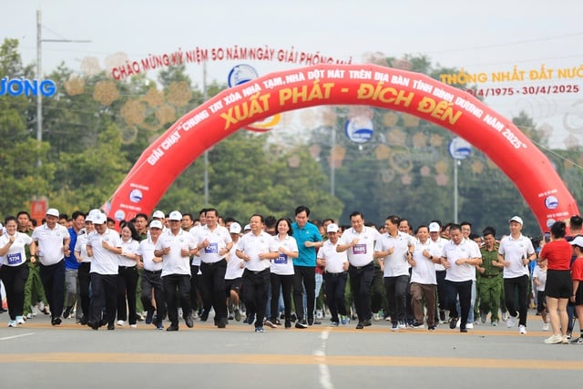 Hơn 10.000 VĐV tham gia Giải việt dã "Chung tay xóa nhà tạm, nhà dột nát" tỉnh Bình Dương- Ảnh 1.
