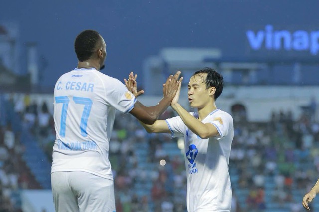 Nam Dinh besiegte HAGL und kam dem „Thron“ der V-League 2024–2025 näher – Foto 6.