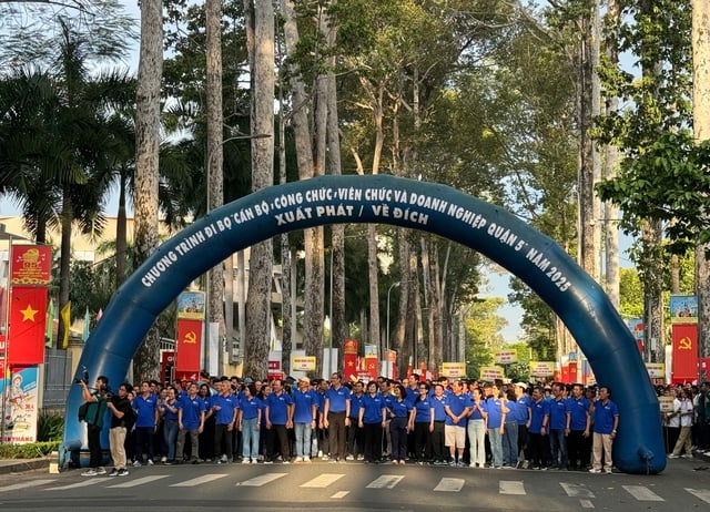 Sôi nổi Chương trình đi bộ Cán bộ, công chức, viên chức, doanh nghiệp Quận 5- Ảnh 3.