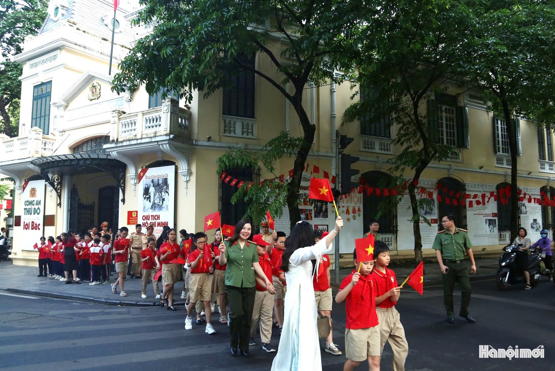 W_hnm-hcm14.jpg