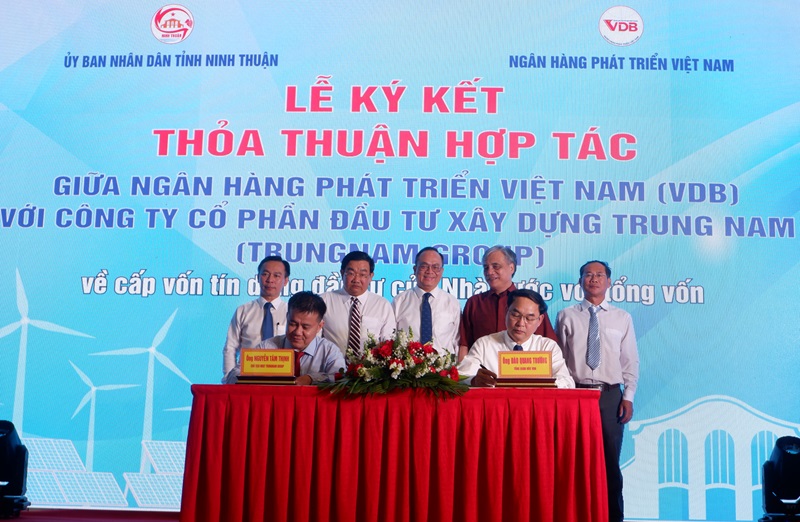 VDB has signed a memorandum of cooperation to provide state investment credit capital with two enterprises: Trung Nam Construction Investment Joint Stock Company (estimated capital to be provided is over 14,000 billion VND).