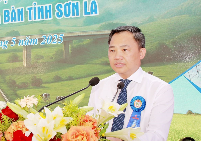Chủ tịch UBND tỉnh Sơn La - ông Nguyễn Đình Việt phát biểu tại buổi lễ.