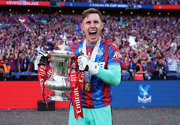 El héroe Henderson confía en poder atajar con éxito el penalti del Manchester City. Foto 1