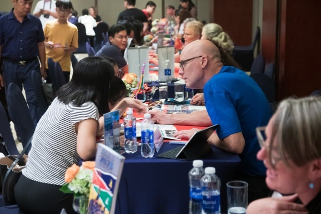 Một thành phố nước ngoài tăng cường tuyển sinh, trao học bổng người Việt, vì sao?- Ảnh 1.