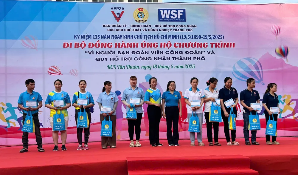 Hinh đi bộ 2.jpg