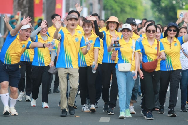 Sôi nổi Chương trình đi bộ Cán bộ, công chức, viên chức, doanh nghiệp Quận 5- Ảnh 6.