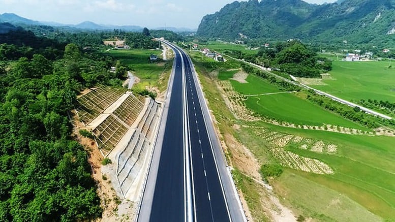 Research on expanding the eastern sections of the North-South Expressway.
