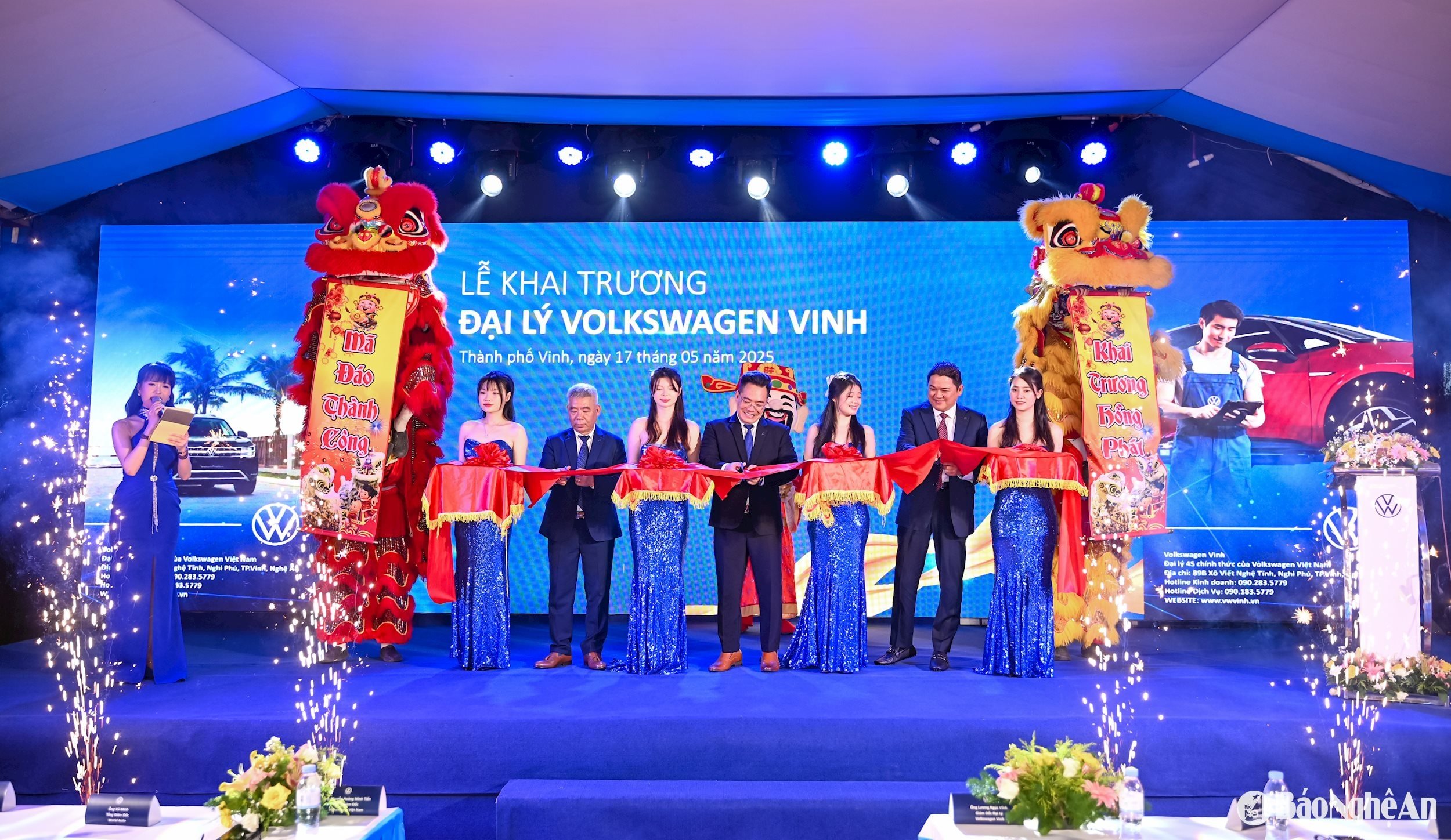 Nghi thức cắt băng khánh thành Đại lý Volkswagen Vinh