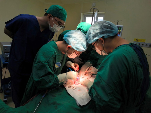 潰瘍を患い、癌のため陰茎を切断しなければならなかった男性 - 写真 1。