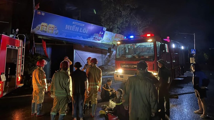 Las autoridades trabajaron durante toda la noche para controlar el incendio. Foto: CACC.