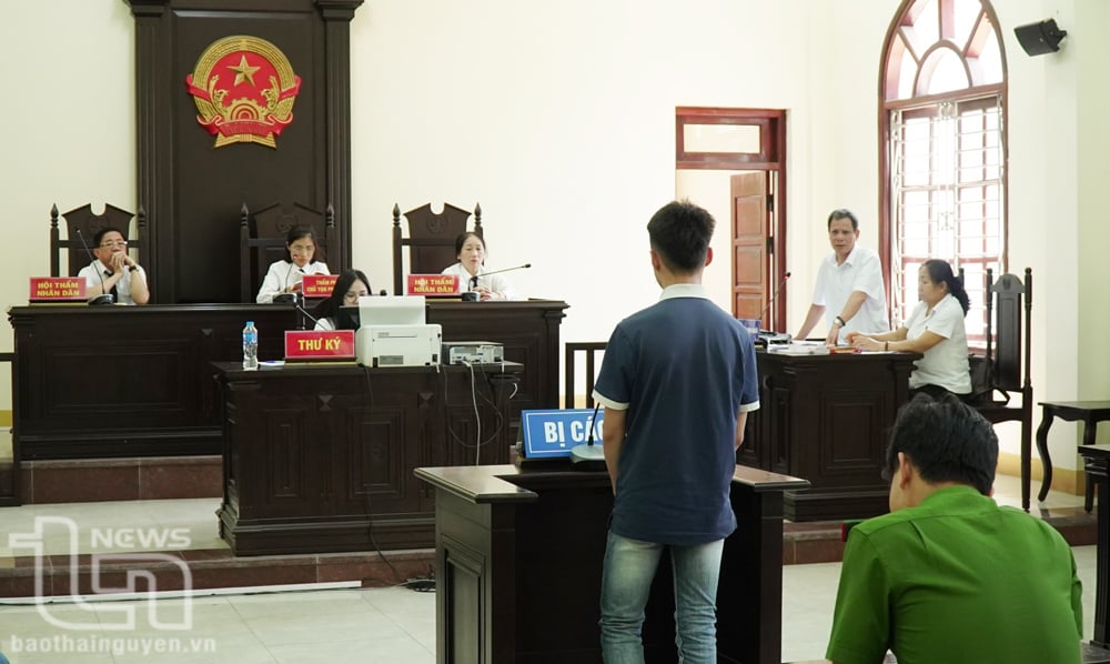 Tòa án nhân dân TP. Thái Nguyên xét xử vụ án giao xe sai quy định, khiến một người thương tật 65%. Ảnh: Mạnh Hùng