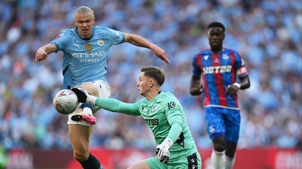 Warum entging Dean Henderson einer roten Karte, als er den Ball mit der Hand außerhalb des Strafraums spielte? - 2