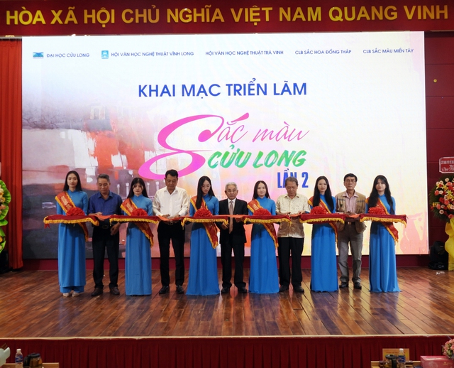 Trường ĐH Cửu Long triển lãm tranh “Sắc màu Cửu Long”- Ảnh 2.