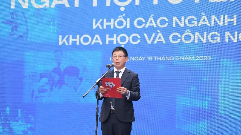Gần 5.000 học sinh, phụ huynh tham dự Ngày hội tuyển sinh khối ngành khoa học và công nghệ ảnh 1