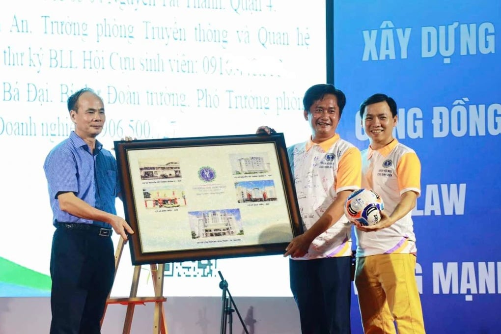 Hơn 300 triệu đồng chảy về một trường đại học từ những người đặc biệt - 1