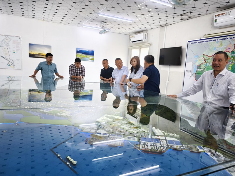Power China delegation surveyed and learned about the planning of Ca Na Industrial Park Project.