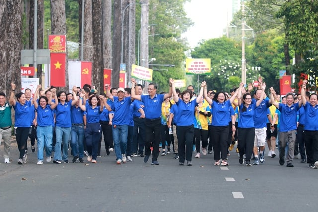 Sôi nổi Chương trình đi bộ Cán bộ, công chức, viên chức, doanh nghiệp Quận 5- Ảnh 9.
