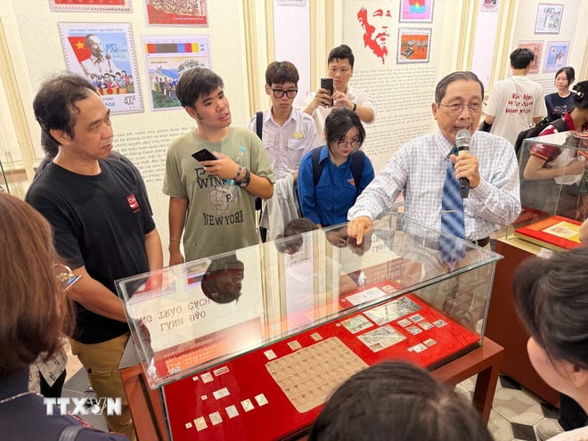 ttxvn-1805-trien-lam-chu-tich-ho-chi-minh-2.jpg
