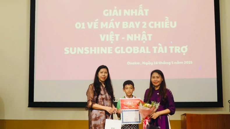 ផ្សព្វផ្សាយក្តីស្រលាញ់មាតុភូមិ តាមរយៈគំនូរដោយកុមារវៀតណាមនៅប្រទេសជប៉ុន រូបថត ១
