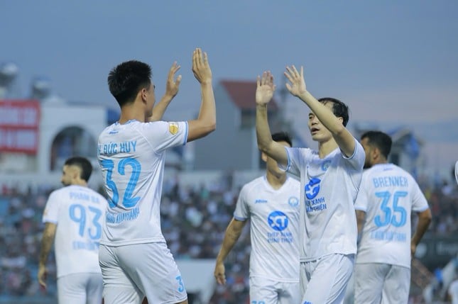 Live Nam Dinh Green Steel vs HAGL 5-1 (H2) : HAGL a perdu le match, a perdu le 5e but photo 3