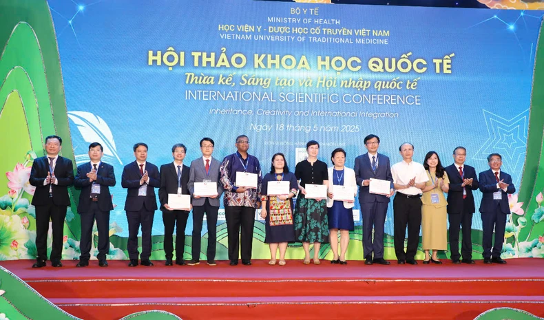 Cần kết hợp y học hiện đại và y học cổ truyền trong đào tạo và thực hành y tế ảnh 2