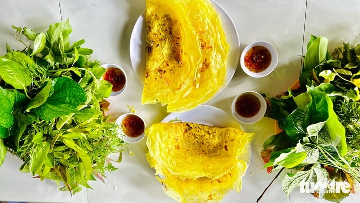 bánh xèo rau rừng - Ảnh 1.