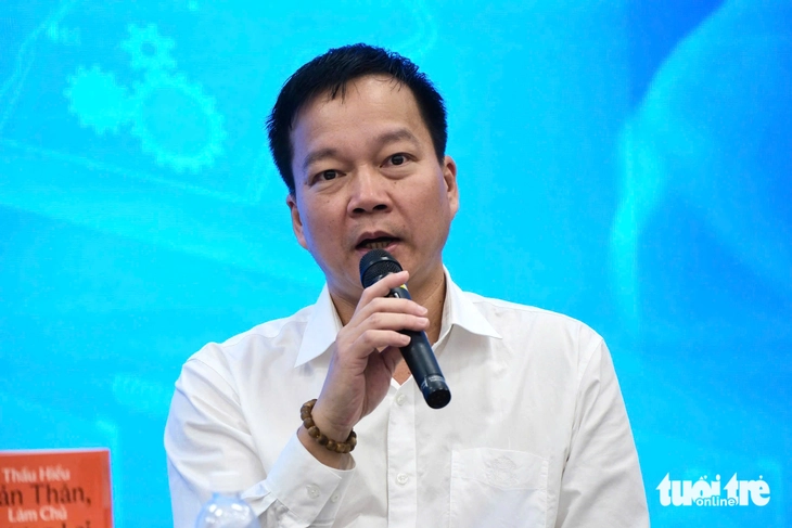 Bộ Giáo dục lý giải 'học sinh đạt 8 điểm toán mới được học vi mạch bán dẫn' - Ảnh 2.