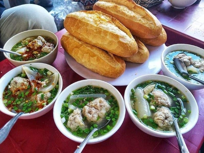 bánh mì xíu mại Đà Lạt
