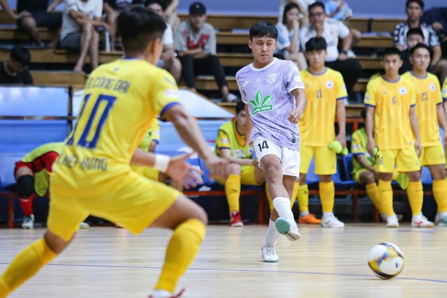 Hy hữu, cầu thủ ghi bàn "kiêm" HLV ở Giải futsal VĐQG - Ảnh 1.