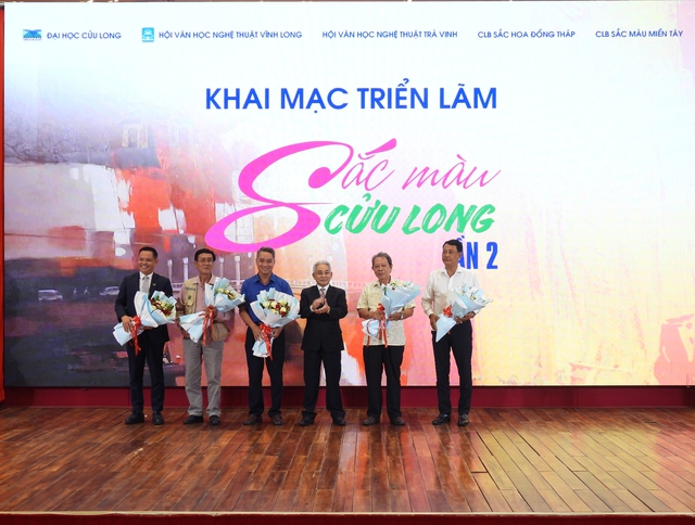 Trường ĐH Cửu Long triển lãm tranh “Sắc màu Cửu Long”- Ảnh 3.