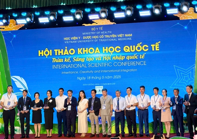 Cần kết hợp y học hiện đại và y học cổ truyền trong đào tạo và thực hành y tế ảnh 4