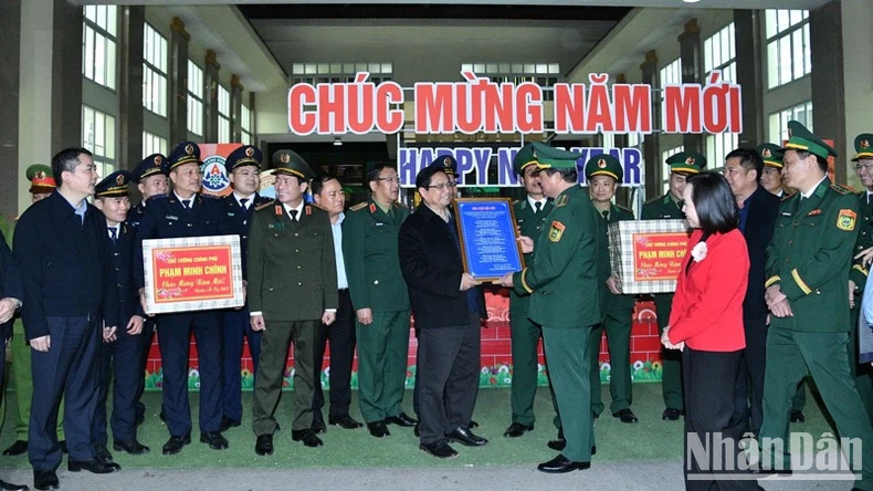 Entschlossen, zwei wichtige Autobahnprojekte in Lang Son und Cao Bang termingerecht und mit hoher Qualität abzuschließen Foto 6