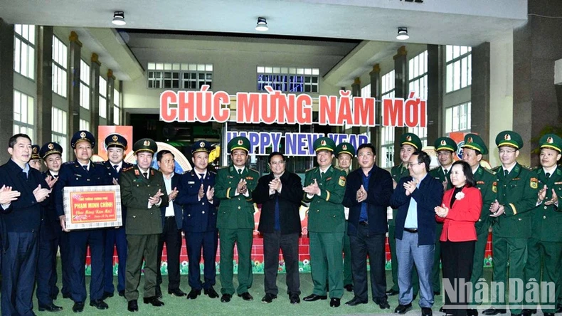 Entschlossen, zwei wichtige Autobahnprojekte in Lang Son und Cao Bang termingerecht und mit hoher Qualität abzuschließen. Foto 4