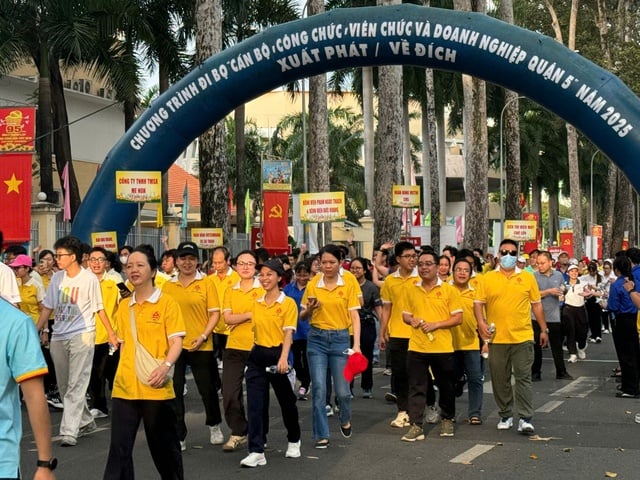 Sôi nổi Chương trình đi bộ Cán bộ, công chức, viên chức, doanh nghiệp Quận 5- Ảnh 7.