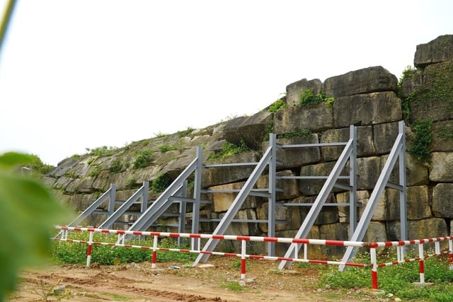 Gia cố khẩn cấp tường thành nhà Hồ để Bảo tồn di sản văn hóa thế giới - Ảnh 1.
