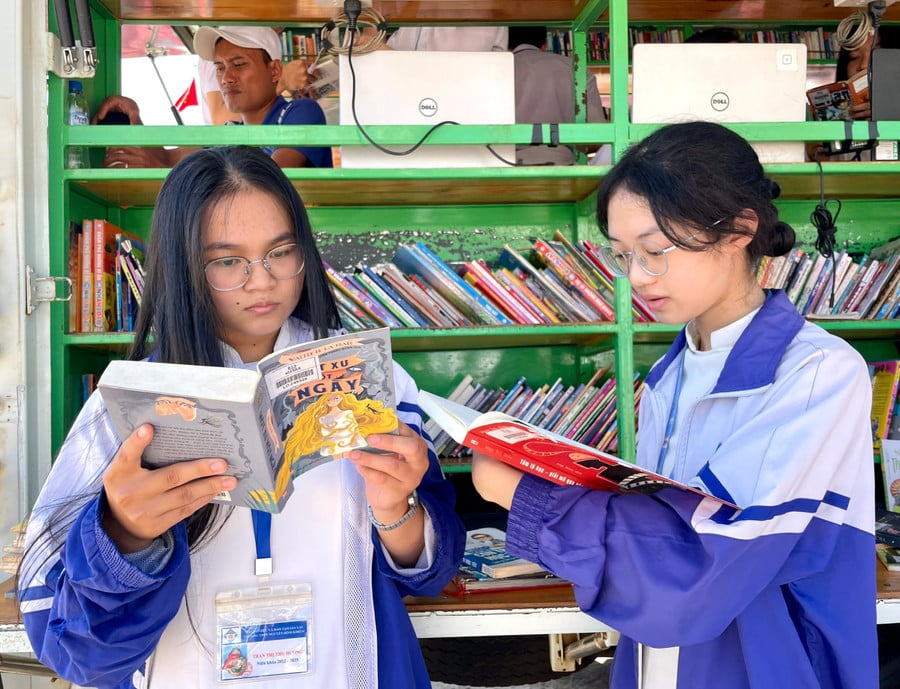 viec-khuyen-doc-doi-voi-lop-tre-nen-bat-dau-tu-cho-khuyen-khich-su-chu-dong-tran-trong-doi-voi-tri-thuc-jpg.jpg
